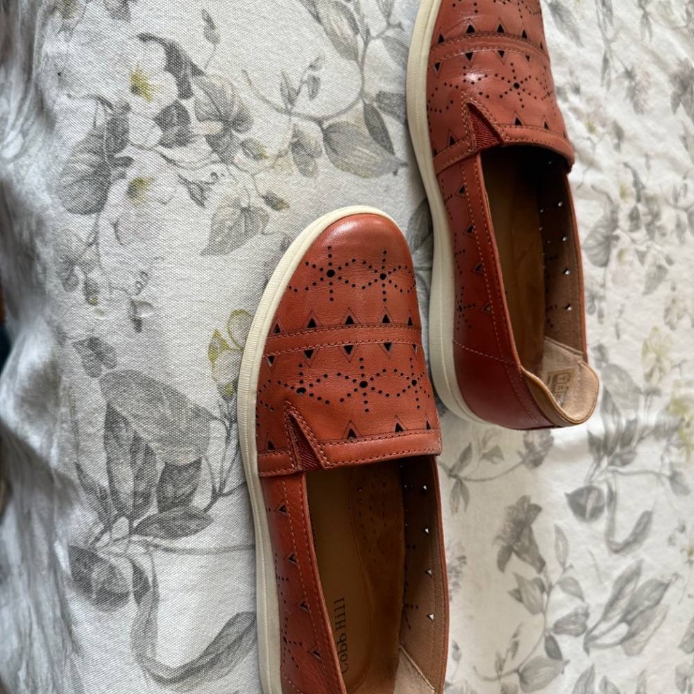 Shoes - Picture 2 of 4